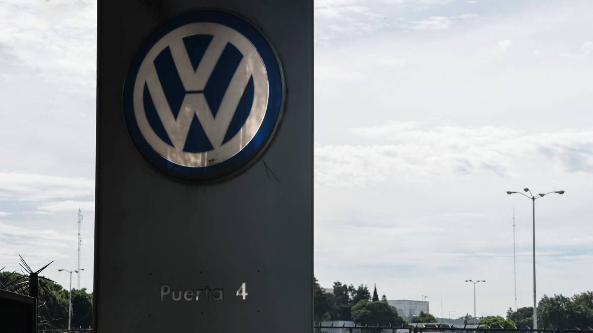 Trabajadores de Volkswagen Puebla amenazan con huelga y rechazan aumento de 4.3% al salario
