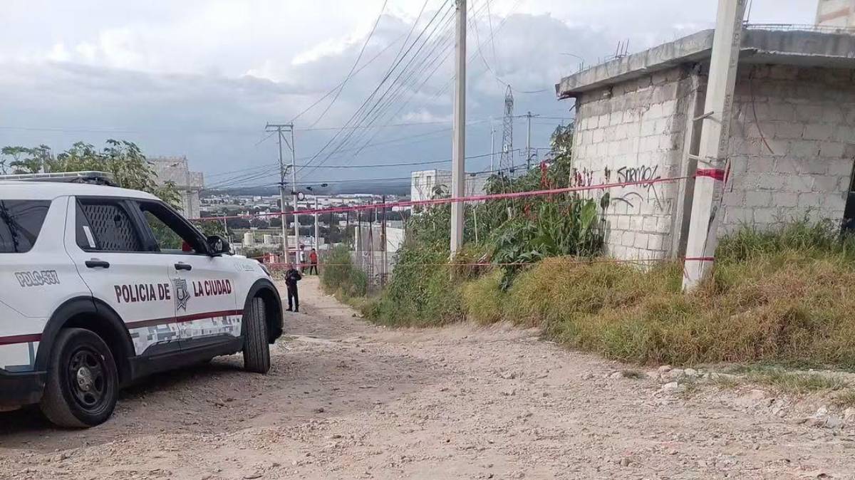 Hallan sin vida a un hombre dentro de obra negra en San Pablo Xochimehuacan, Puebla