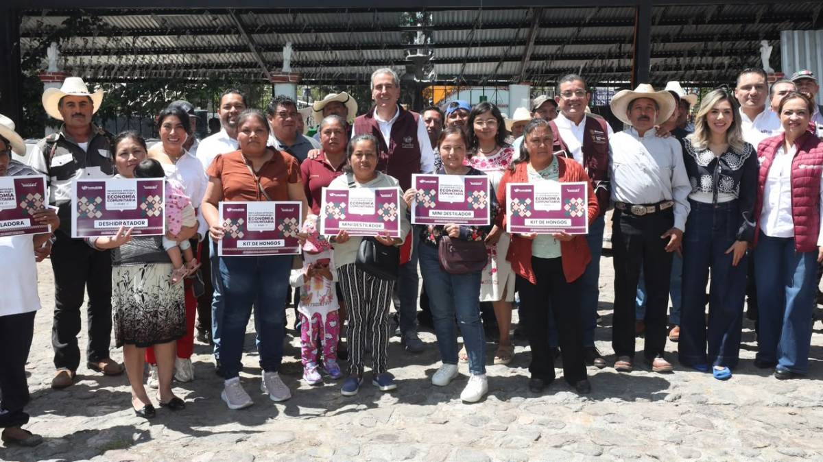 Pepe Chedraui entrega apoyos a productores de mezcal y campo en Azumiatla; PISEC beneficiará a 250 familias