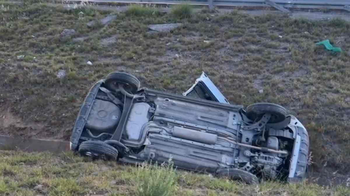 Volcadura en Periférico Ecológico deja a conductor lesionado; acusa que otro auto le cerró el paso