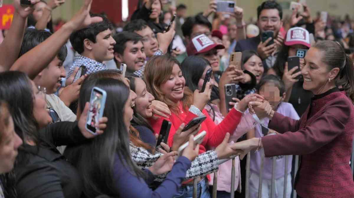 Sheinbaum llega a Puebla con anuncios de carreteras, salud y vivienda; reúne a más de 35 mil personas