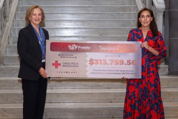 Pepe Chedraui y MariElise Budib entregan donativo a Cruz Roja Puebla tras colecta anual 2026
