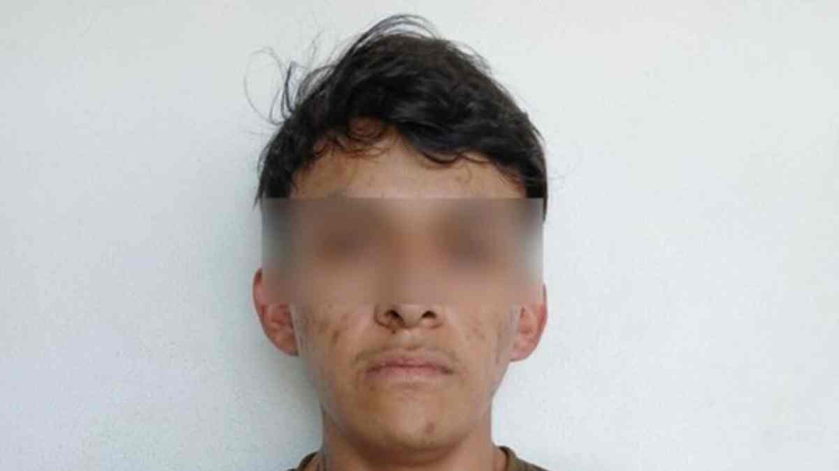 Detienen a joven y adolescente con droga en Puebla; los investigan por una ola de asaltos violentos a Oxxo