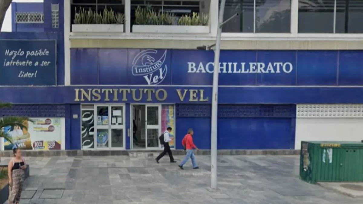 Nueve estudiantes se intoxican en Instituto Vel de Puebla; dos fueron hospitalizados tras fuerte olor a creolina
