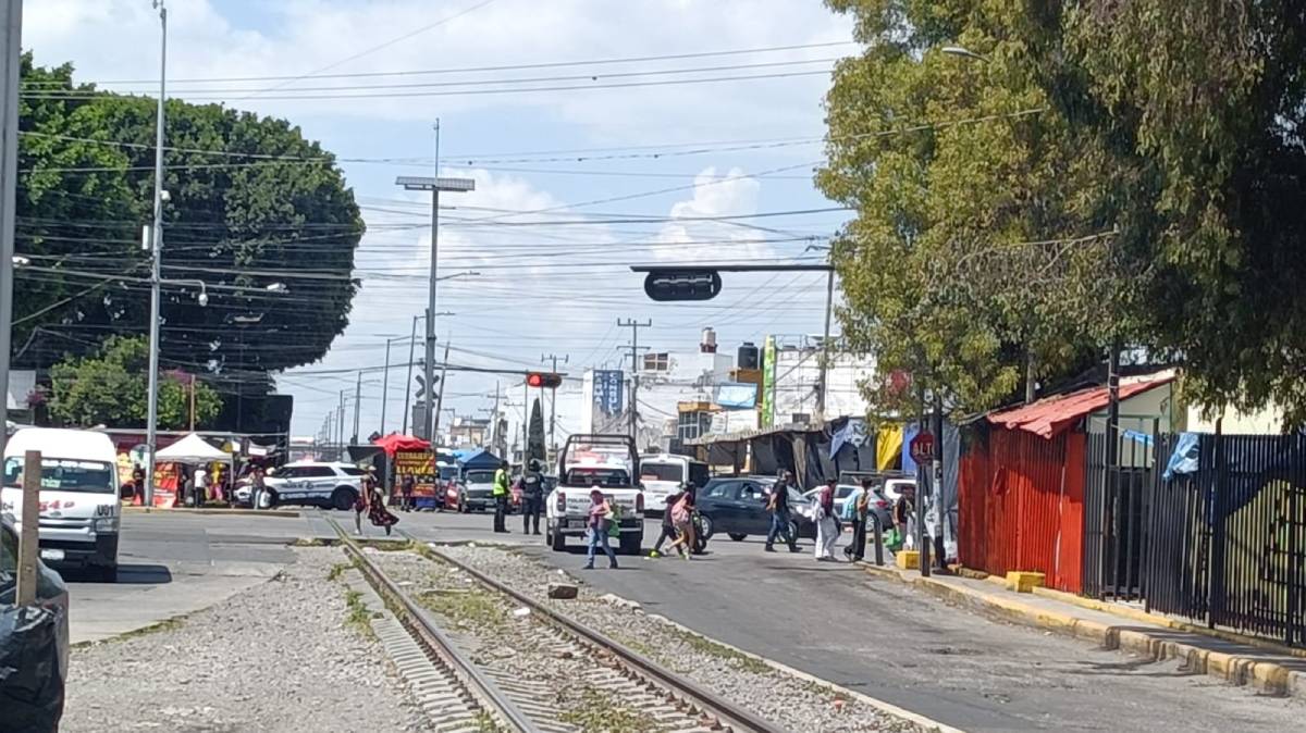 Riña en el Mercado Hidalgo de Puebla deja un lesionado; policías mantienen operativo en la zona