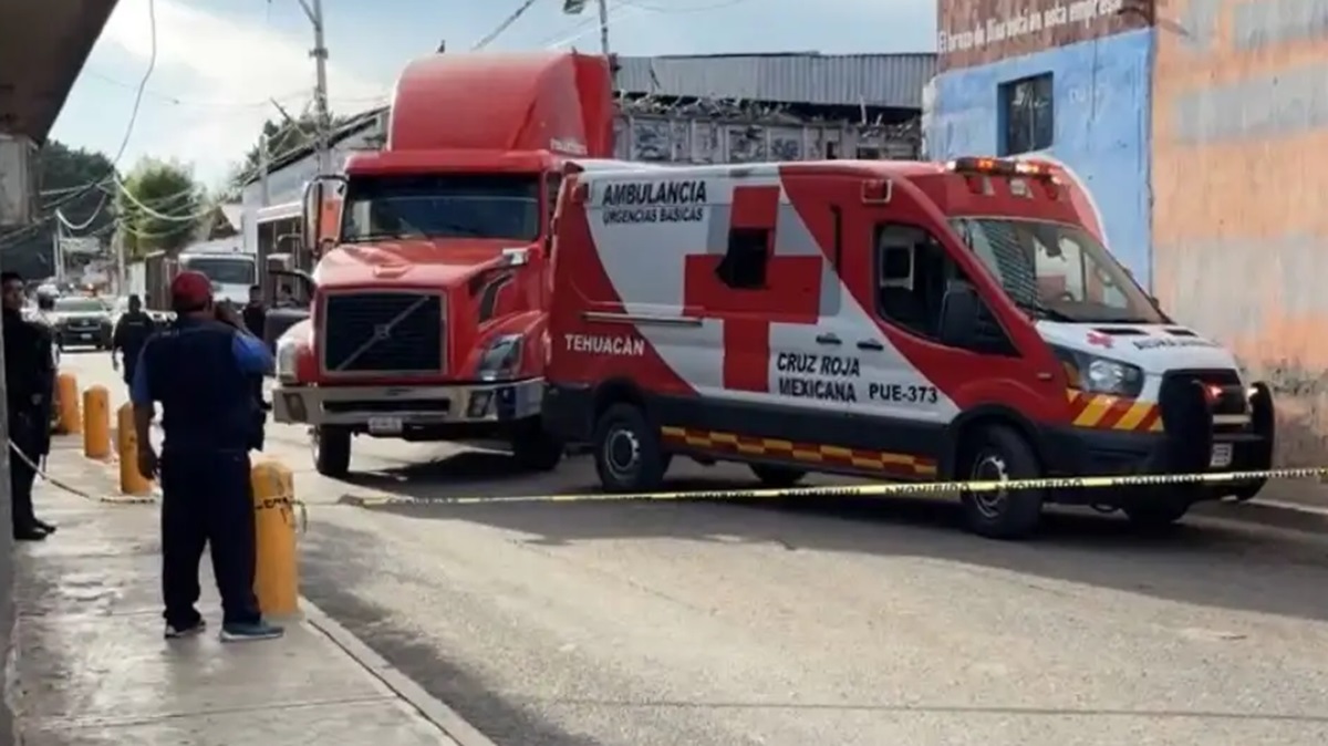Muere aplastado por un tráiler en Puebla: ayudaba en maniobras de reversa cuando ocurrió la tragedia