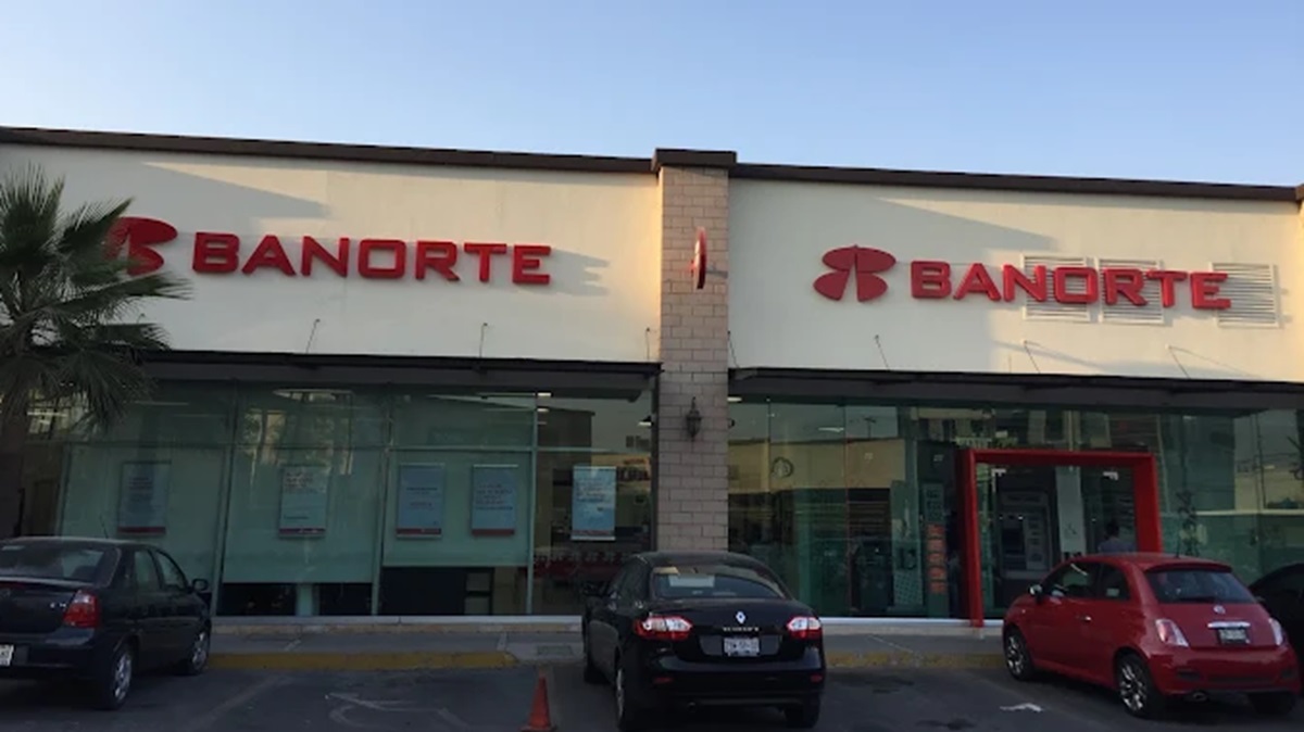 Semáforo rojo y asalto millonario: Despojan de 226 mil pesos a cuentahabiente en la Recta a Cholula