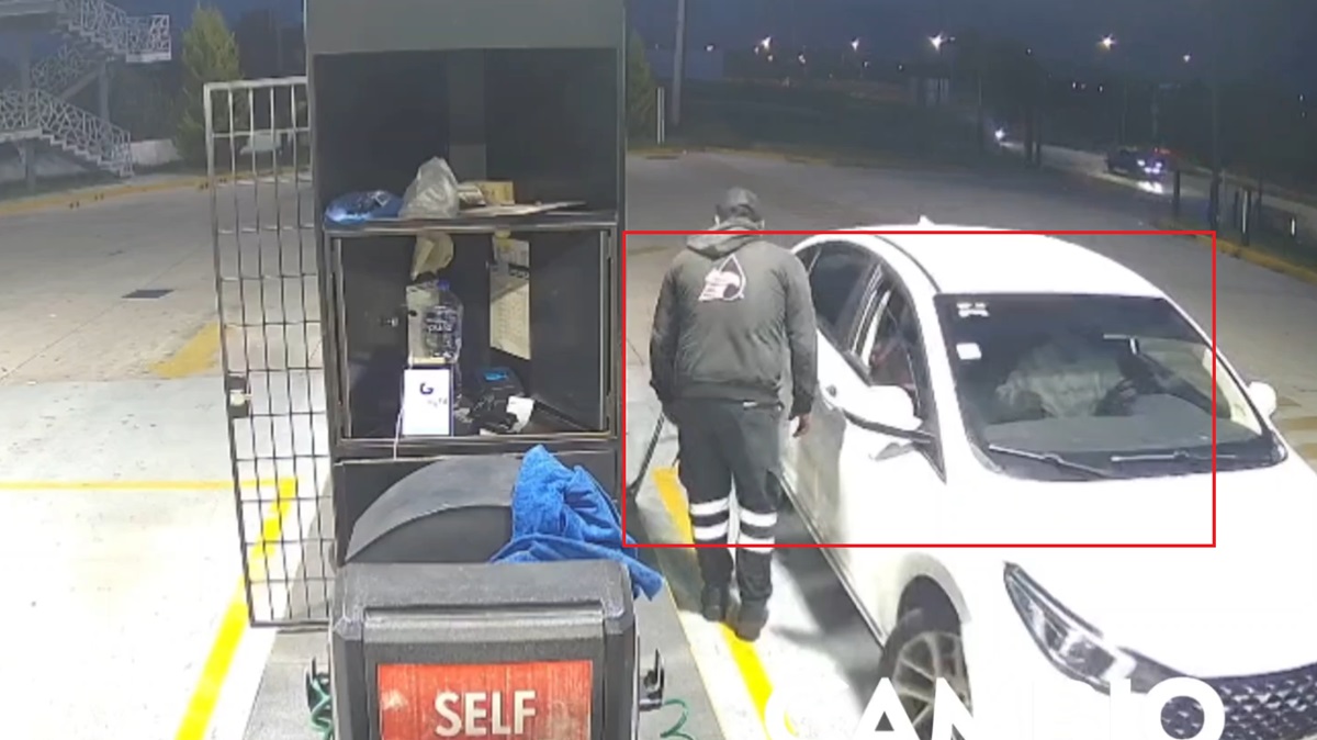 Se llevó hasta la manguera: Conductor huye sin pagar mil 367 pesos de gasolina en el Periférico Ecológico