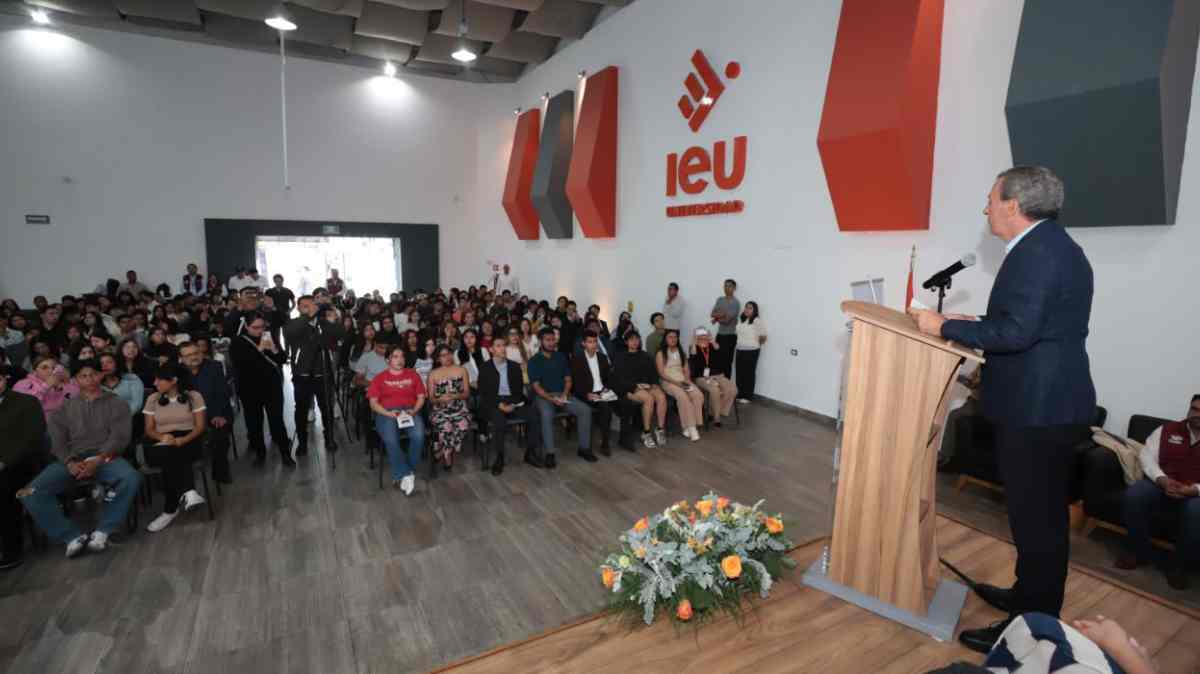 Pepe Chedraui impulsa entre jóvenes el derecho a saber cómo funciona el gobierno de Puebla