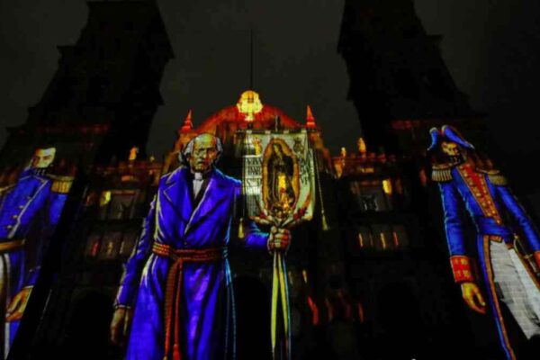 Videomapping de Fiestas Patrias convierte la Catedral de Puebla en escenario de la Independencia