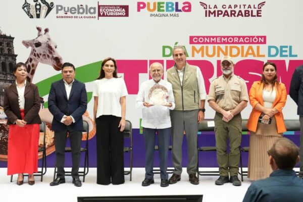 Puebla busca más turistas y reconoce a quienes mantienen viva su historia y gastronomía