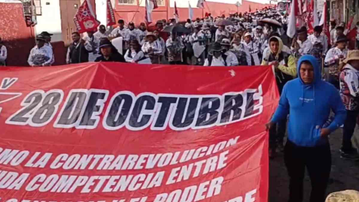 Marcha de la 28 de Octubre afecta vialidades en Puebla; cierran paradero de RUTA en bulevar 5 de Mayo