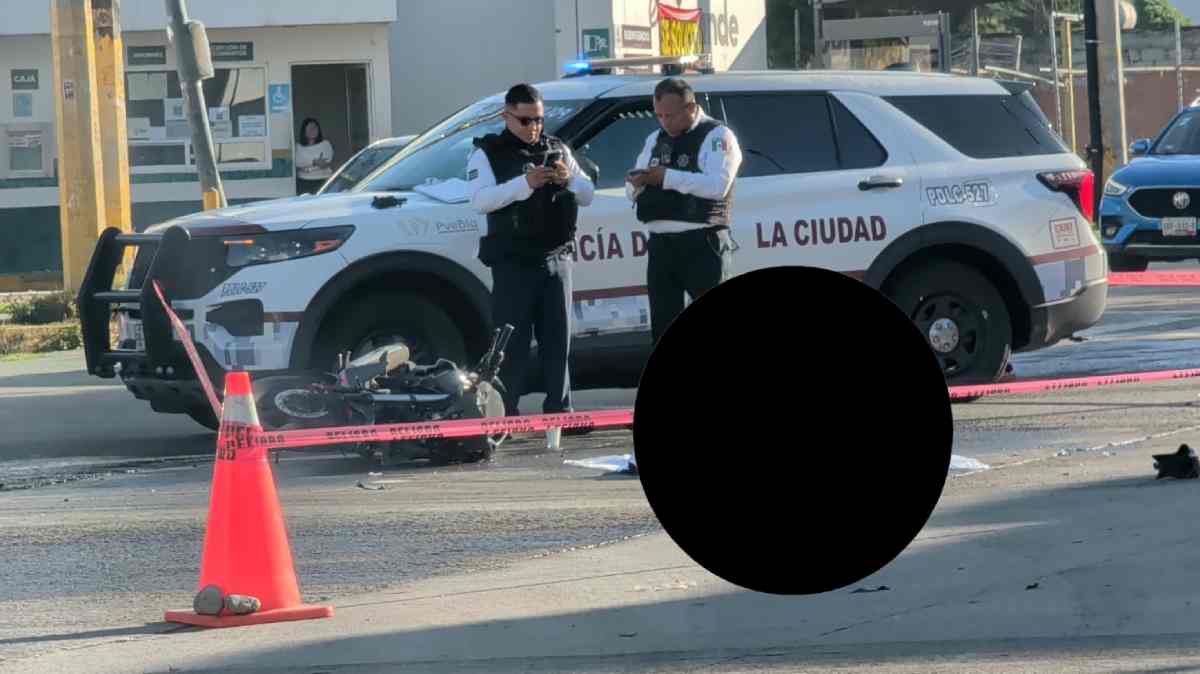 Muere motociclista en avenida Las Torres, en Puebla; investigan si chocó o lo impactaron