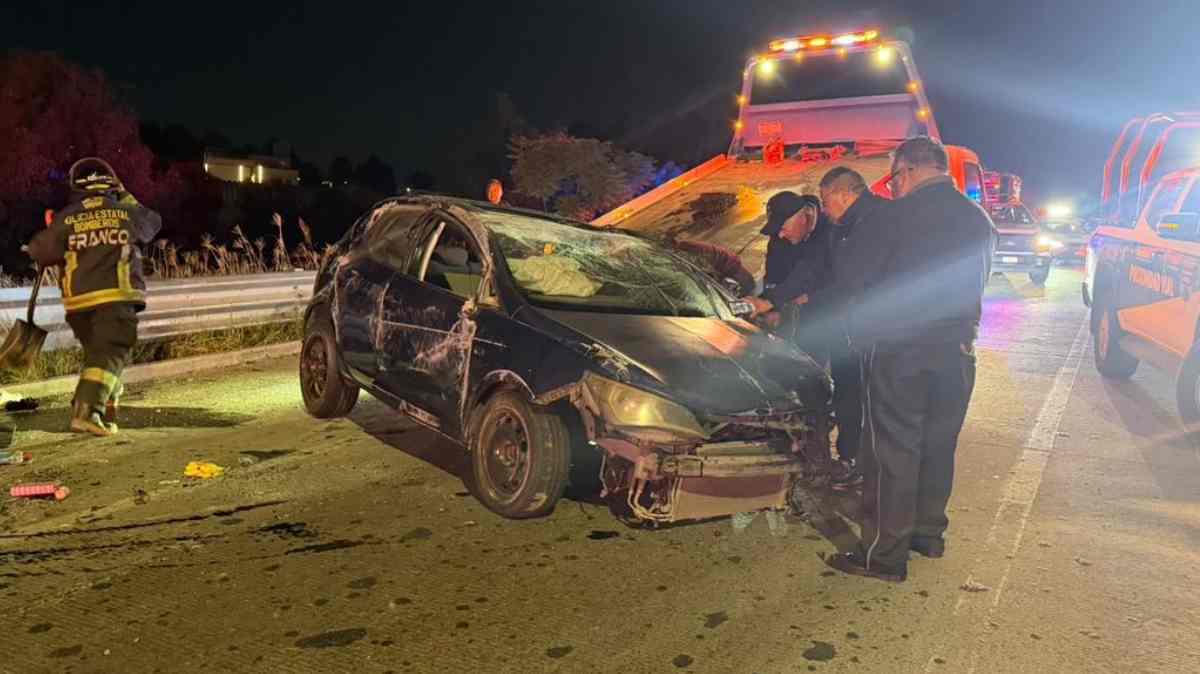 Volcadura en Periférico Ecológico deja cinco lesionados; conductor sufre traumatismo craneoencefálico severo