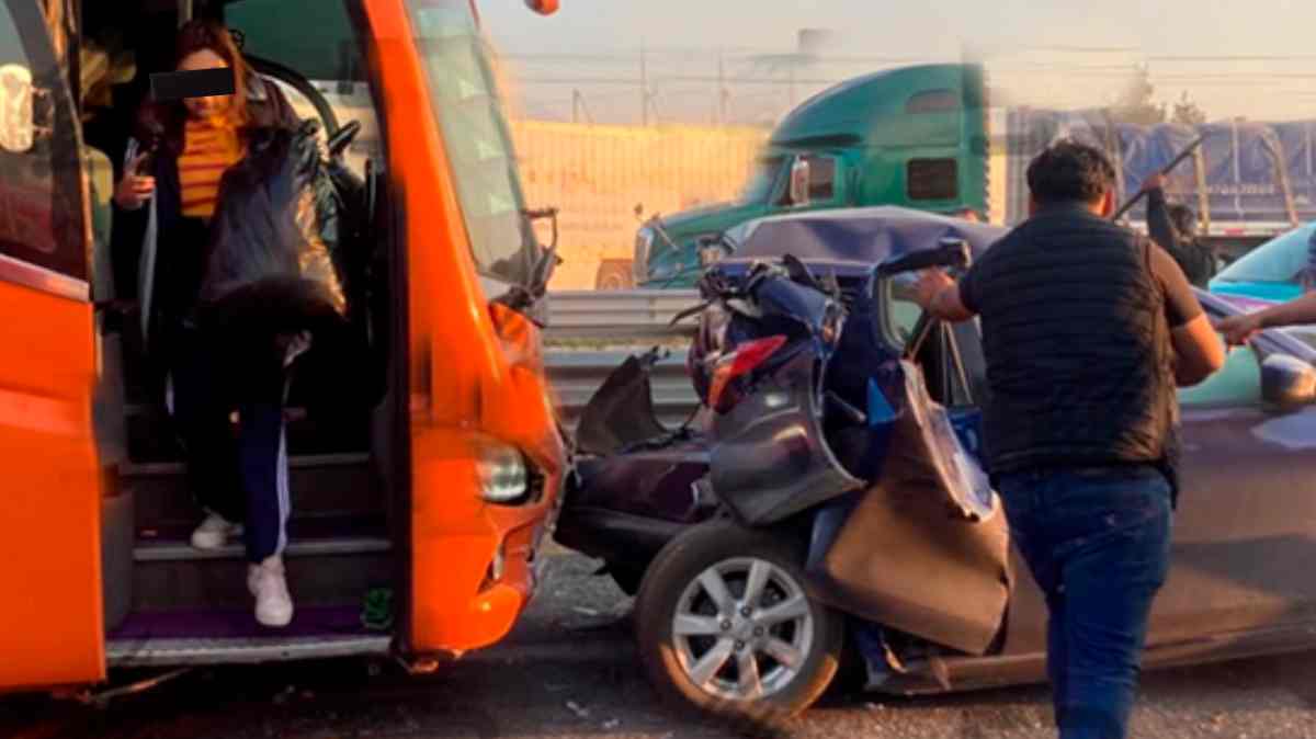 ¡Aparatoso choque en la Puebla-Córdoba! Autobús que transportaba maestros deja automóvil completamente destrozado
