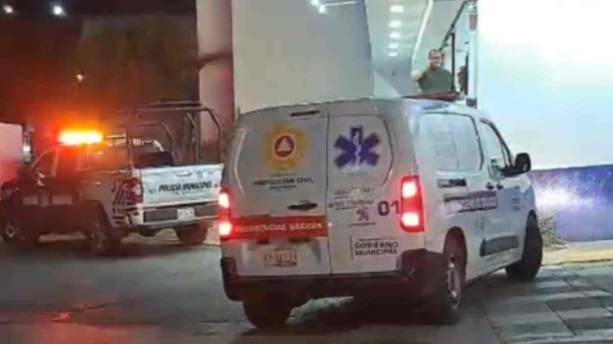 Roban camioneta Volkswagen Taos afuera de Farmacias Similares en Cuautlancingo; piden ayuda para localizarla
