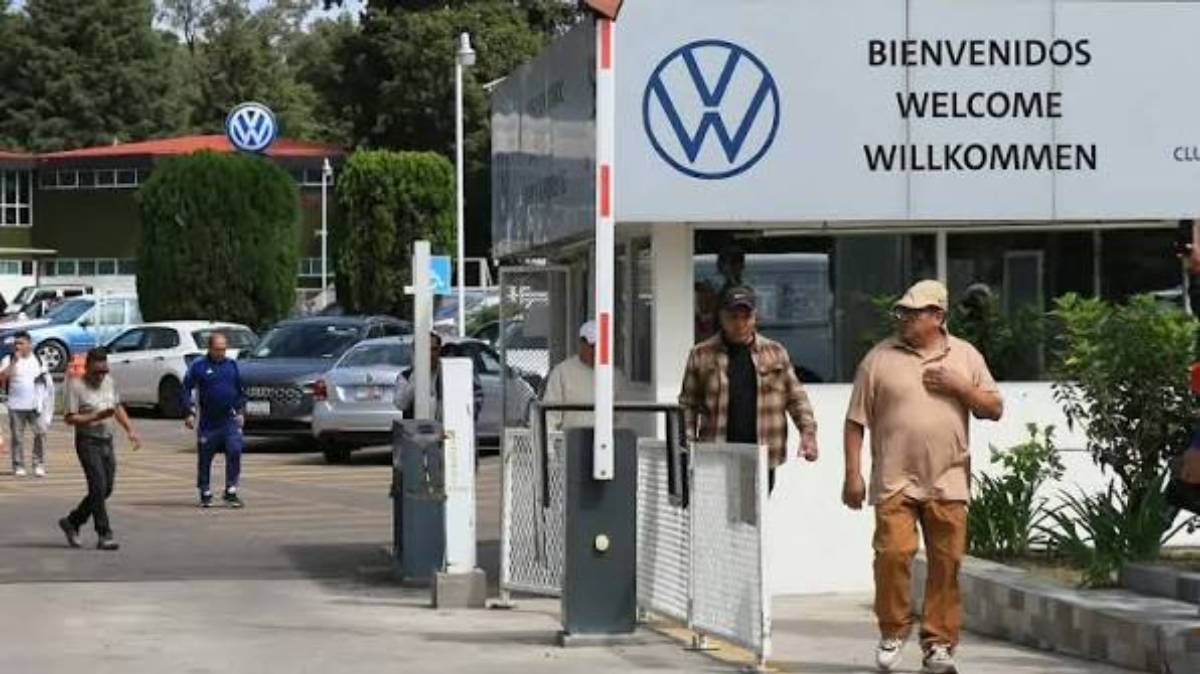 Volkswagen Puebla evita la huelga: trabajadores aprueban aumento salarial global de 8.24%