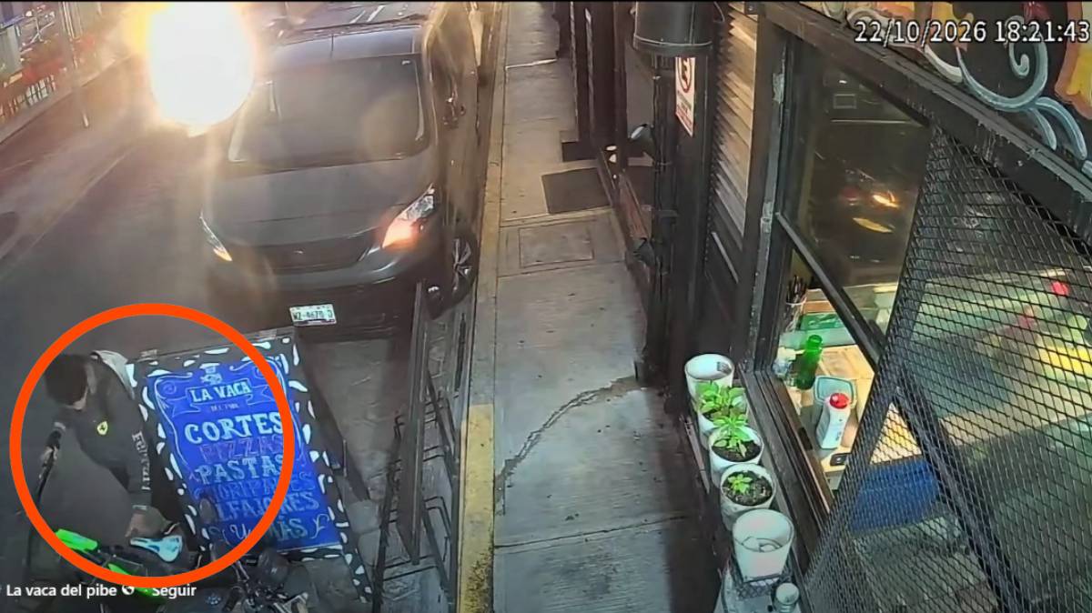 Roban bicicleta frente a restaurante en San Andrés Cholula; sujeto habría revisado si lo vigilaban