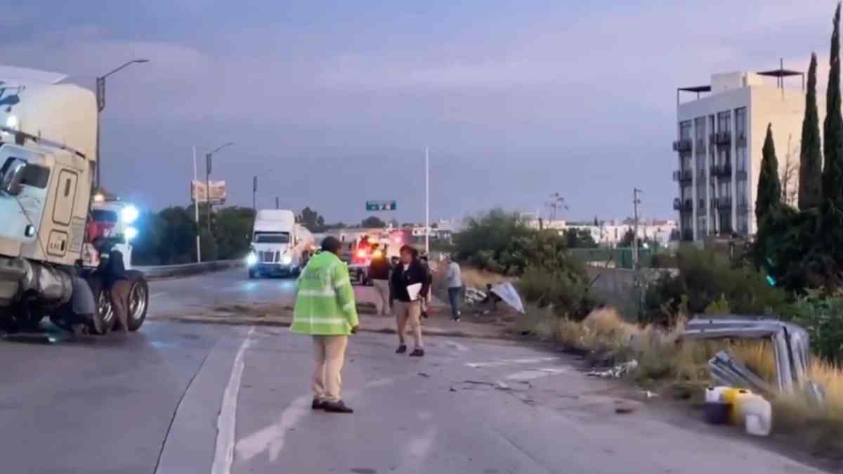 Reabren el Periférico Ecológico tras retirar tráiler volcado; persiste tráfico intenso