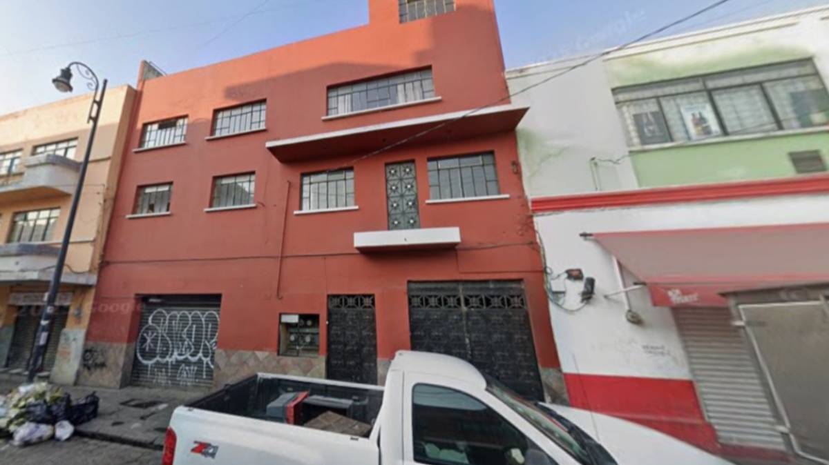 Mujer muere tras caer de un tercer piso en el Centro Histórico de Puebla; Fiscalía investiga el caso