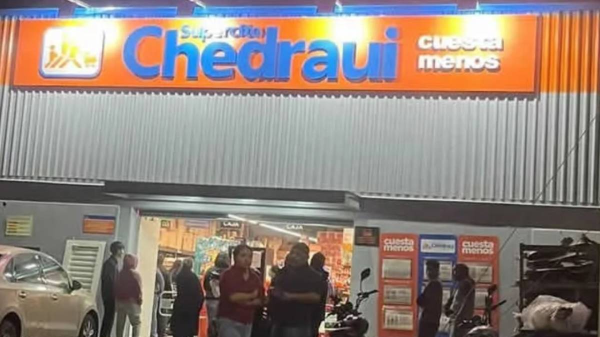 Encapuchados asaltan Chedraui y tienda 3B en Puebla; ladrones escapan tras doble atraco