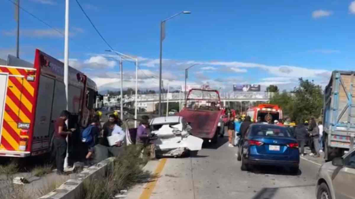 Carambola en Periférico Ecológico deja al menos tres lesionados; reportan daños severos en varios vehículos