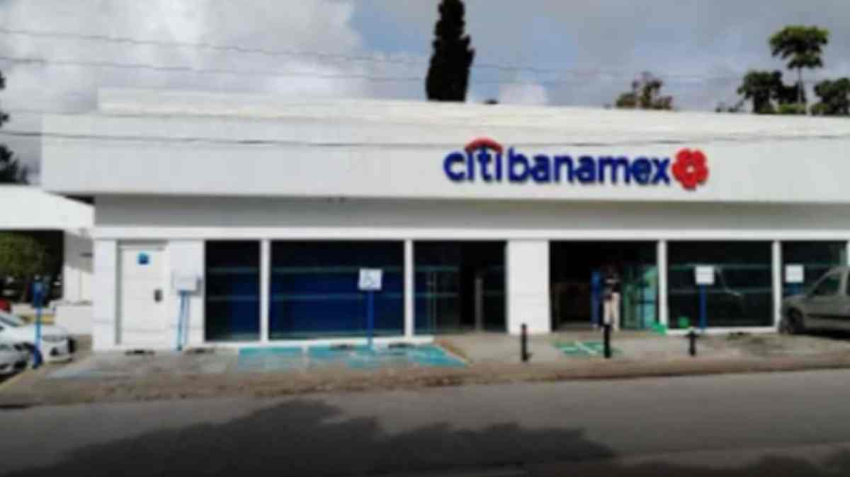 Asaltan Banamex en Chapultepec y se llevan 15 mil pesos tras amenazar a cajera