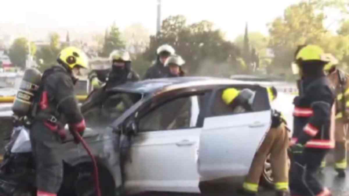 Auto se incendia en la México-Puebla y provoca tráfico rumbo a CDMX