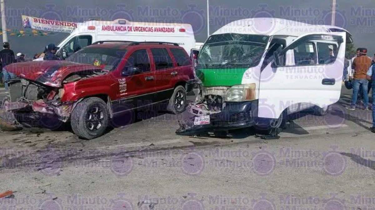 Choque entre camioneta y colectiva deja varios lesionados en carretera de Cañada Morelos, Puebla