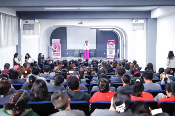 Puebla capital impulsa foro de autocuidado y prevención contra el cáncer de mama