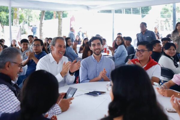 Pepe Chedraui reúne a más de 300 jóvenes y los reconoce como protagonistas de Puebla