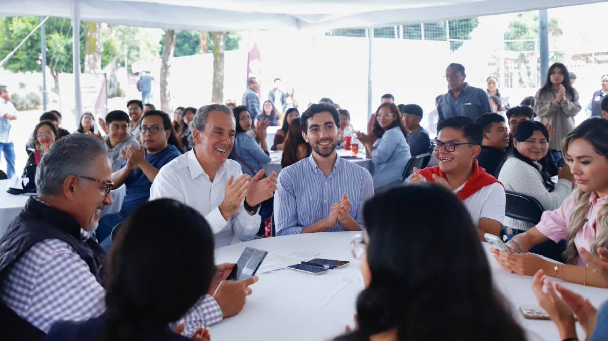 Pepe Chedraui reúne a más de 300 jóvenes y los reconoce como protagonistas de Puebla