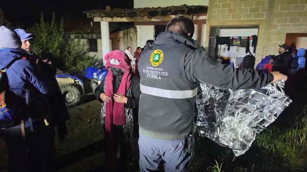 Rescatan a más de 30 alpinistas extraviados en el Pico de Orizaba; niebla los hizo perder la ruta