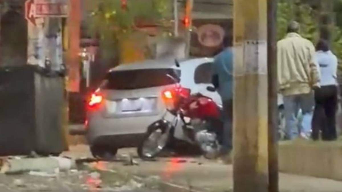 Balean a una persona dentro de un Mercedes en Fuentes de San Bartolo, Puebla; agresor habría escapado herido