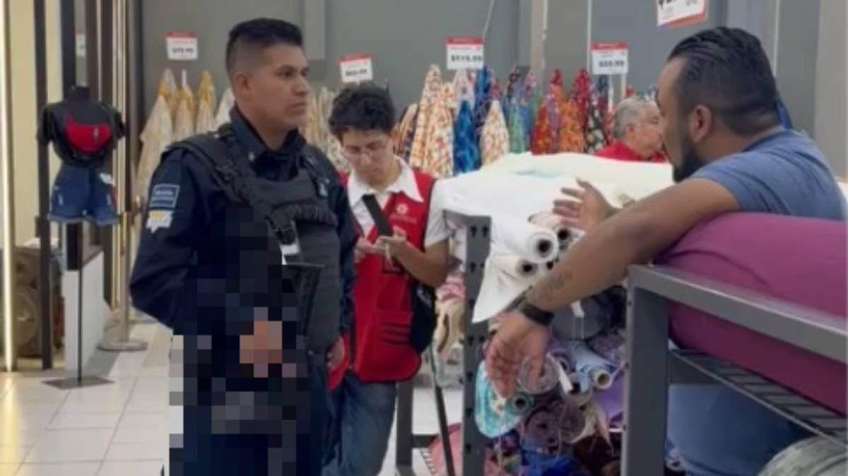 Acusan a Modatelas del Centro de Puebla de cobrar dos veces a menores de edad; denuncian que se quedaron sin tela ni dinero