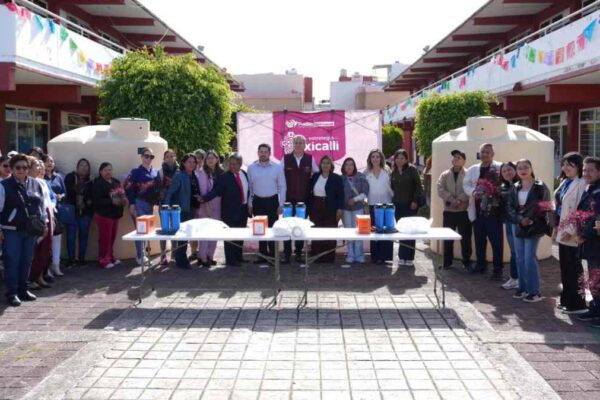 Puebla instala captadores de lluvia en más de 100 escuelas; podrán almacenar hasta 620 mil litros de agua