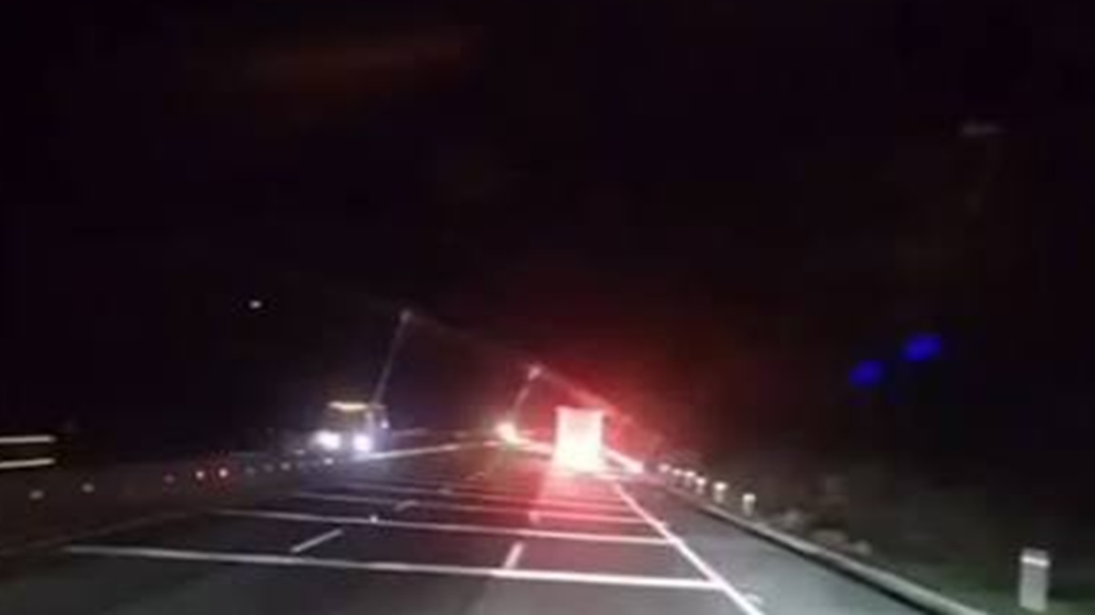 Plomo y asfalto en la México-Puebla: Conductor es baleado y despojado de 5 mil pesos por comando armado en Río Frío