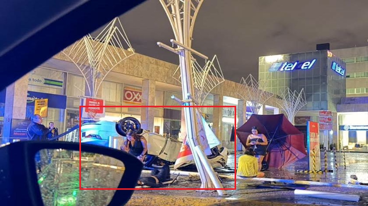 Madrugada de terror sobre el asfalto: Auto termina volcado en el estacionamiento de Plaza Mazarik tras aparatoso accidente en la Vía Atlixcáyotl