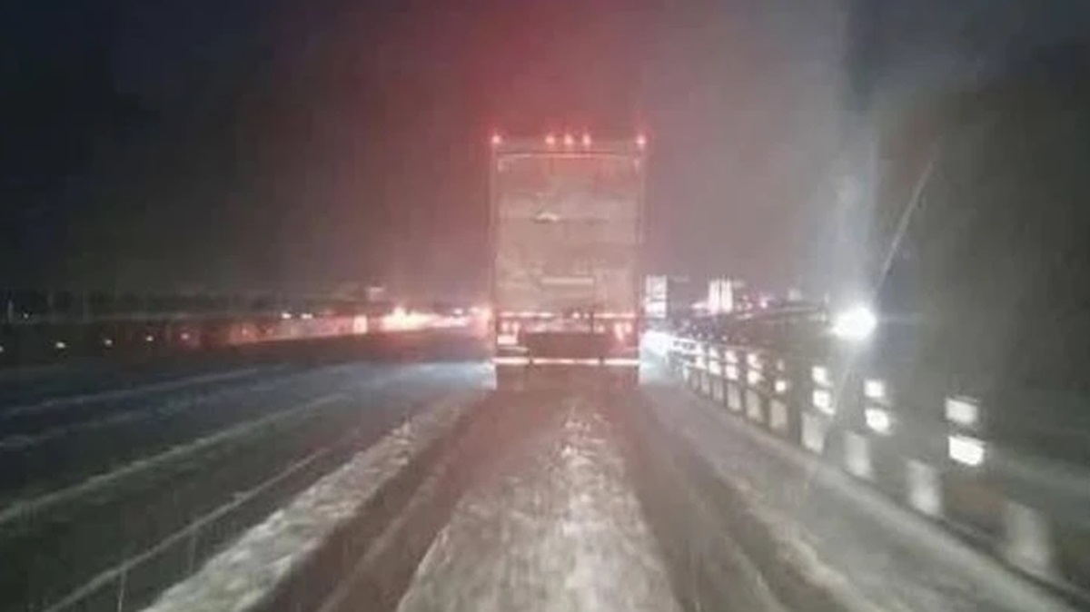 Terror en la México-Puebla: Reportan asalto masivo, bloqueo vehicular y disparos a la altura de Río Frío