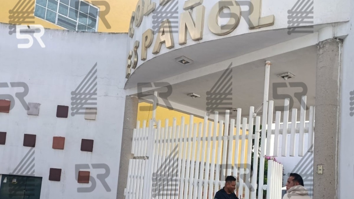 Pánico en la entrada escolar: Balean a padre de familia frente al Colegio Español en Tzompantepec tras riña vial