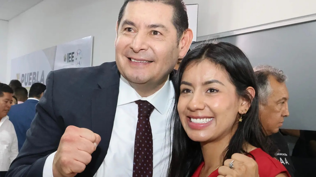 "Guerrera de la 4T": Armenta despide y reconoce a "La Bonita" Sánchez tras su renuncia para buscar la alcaldía de Puebla y volver al ring