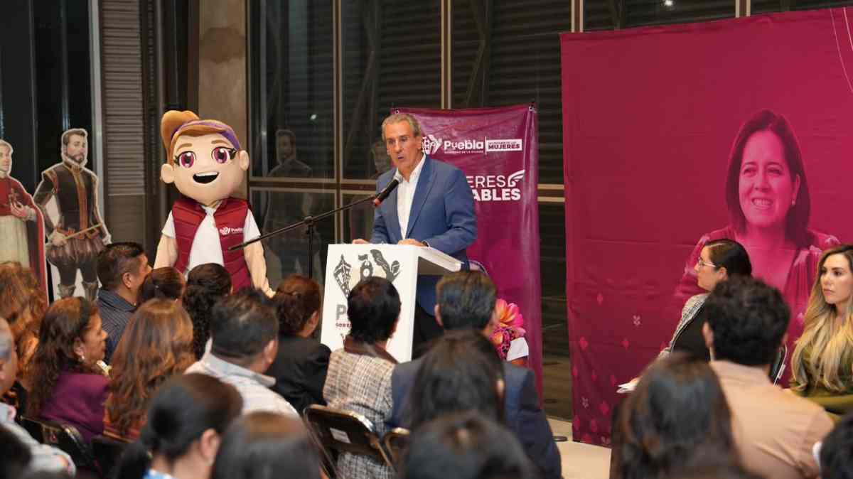 Puebla certifica a 19 personas para profesionalizar el trabajo de cuidados a adultos mayores