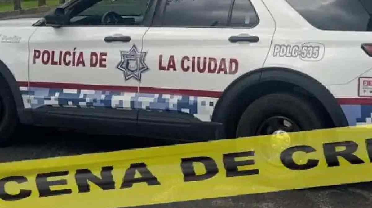 Hallan cadáver maniatado y con mensaje de amenaza junto a centro de salud en Puebla