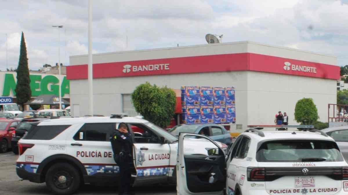 Asaltan a empresario al salir de Banorte en Puebla: le roban 500 mil pesos destinados a nómina